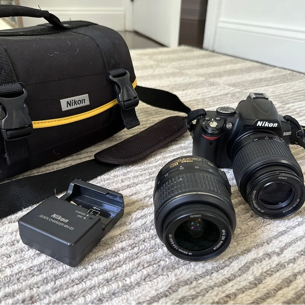 Nikon d3000 / 1 body - 2 lenses